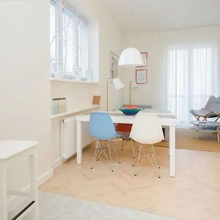Shortstaypoland Walecznych B16 *