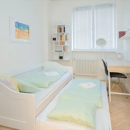 Shortstaypoland Walecznych B16